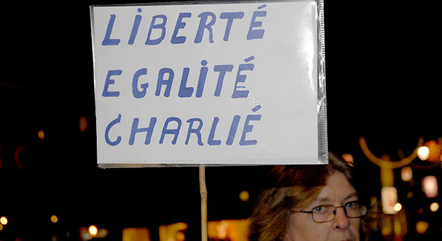 Mafestación silenciosa en Hilversum contra el atentado en París. Foto: Ingrid de Vries