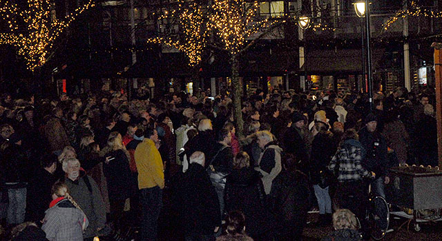 Mafestación silenciosa en Hilversum contra el atentado en París. Foto: Ingrid de Vries