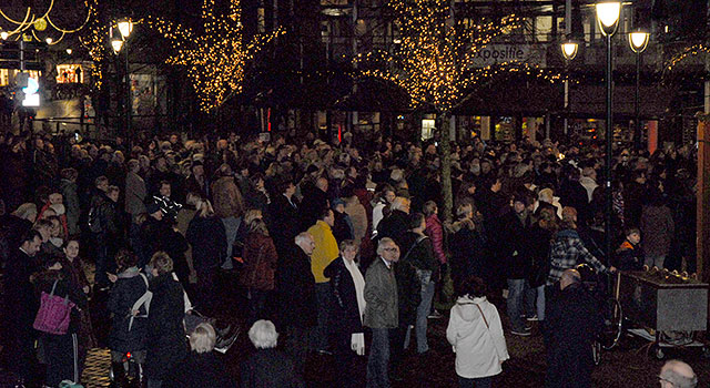 Mafestación silenciosa en Hilversum contra el atentado en París. Foto: Ingrid de Vries